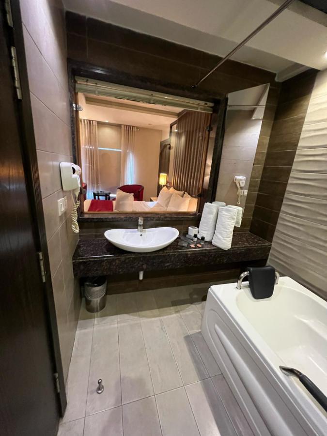 Lahore Continental Hotel Екстериор снимка